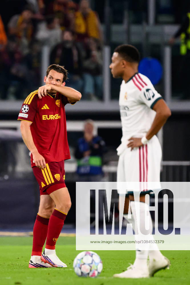 Marten De Roon of AS Roma celebrates in front of Kylian Mbappe of Real Madrid after scoring the goal of 1-0 during the UEFA Champions League 2026 2027 football match between AS Roma and Real Madrid at Stadio Olimpico in Rome (Italy), October 14, 2026. AndreaxStaccioli