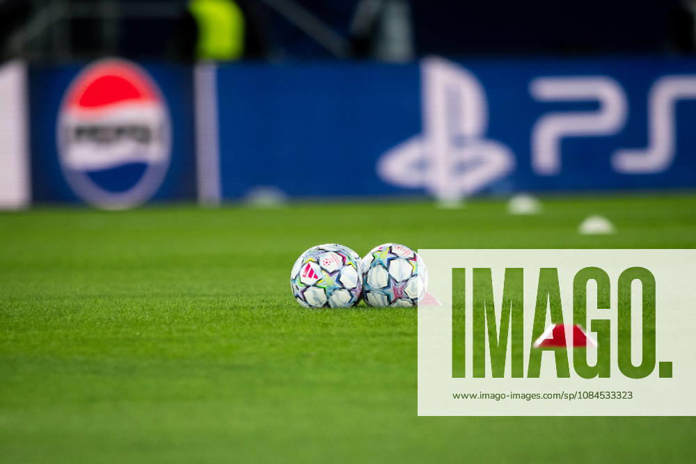 Champions League, 2. Spieltag, Å K Slovan Bratislava vs. VfB Stuttgart im Å tadion TehelnÃ pole NarodnÃ½ futbalovÃ½ Å¡tadion Champions League Ball WICHTIGER HINWEIS: Gemäß den Vorgaben des DFB und der DFL ist es untersagt, in dem Stadion und oder vom Spiel angefertigte Fotoaufnahmen in Form von Sequenzbildern und oder videoähnlichen Fotostrecken zu verwerten bzw. verwerten zu lassen.