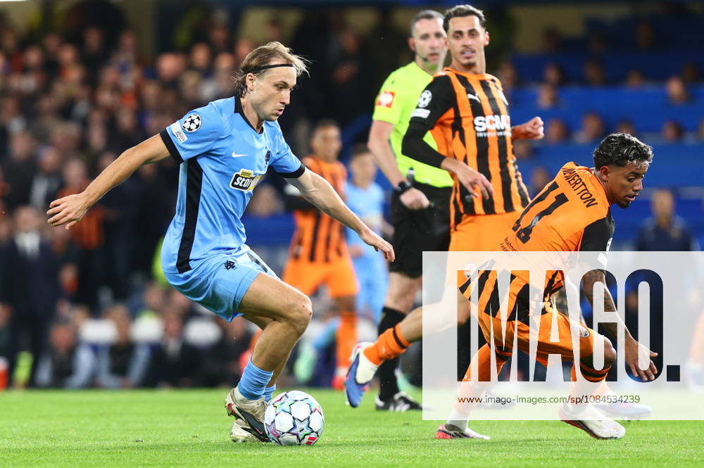 UEFA Champions League - Shakhtar Donetsk vs AEK Athens FC - Lovro Majer of AEK Athens FC in action during the UEFA Champions League phase Matchday 2 soccer match between Shakhtar Donetsk vs AEK Athens FC in Stamford Bridge, London, UK, on 13 October 2026. IMAGO ONE INCH PRODUCTIONS LONDON UK