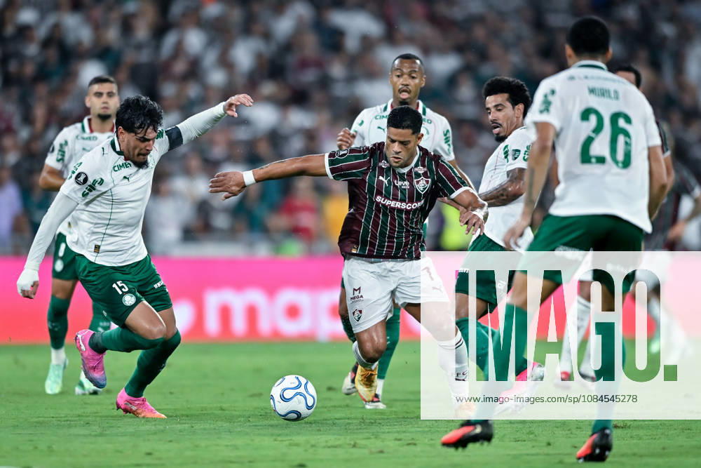 Hulk of Fluminense (C) runs with the ball under pressure from Gustavo Gomez of Palmeiras (L) and Lucas Evangelista of Palmeiras (R) during the Copa CONMEBOL Libertadores 2026 match between Fluminense and Palmeiras at Maracana on October 14, 2026 in Rio de Janeiro, Brazil (Photo by Nayra Halm Sports Press Photo SPP)