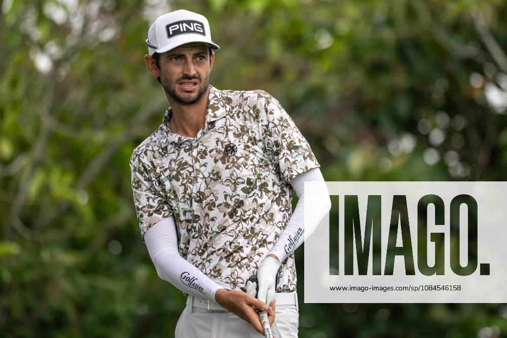 Opening Round in the Macao Open Golf at Macau Golf & Country Club. Macau Open Golf Rd 1 - ZUMAr144 20261015_zap_r144_091