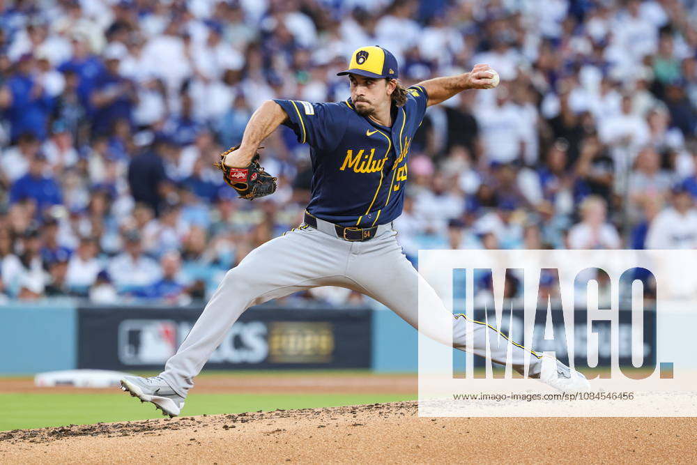 MLB, Baseball Herren, USA NLCS Game 3 - Los Angeles Dodgers vs Milwaukee Brewers Brewers pitcher Robert Gasser (54) throws a pitch in the third inning of game 3 of the National League Championship Series between the Los Angeles Dodgers and the Milwaukee Brewers at Uniqlo Field in Dodger Stadium in Los Angeles, California, USA, 14 October 2026. LOS ANGELES CALIFORNIA United States