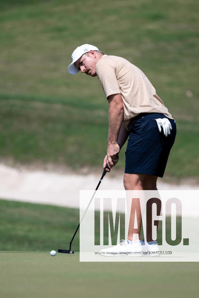 Nick VOKE from New Zealand on the 9th green finishing his round.Opening Round in the Macao Open Golf at Macau Golf & Country Club. Macau Open Golf Rd 1 - ZUMAr144 20261015_zap_r144_155