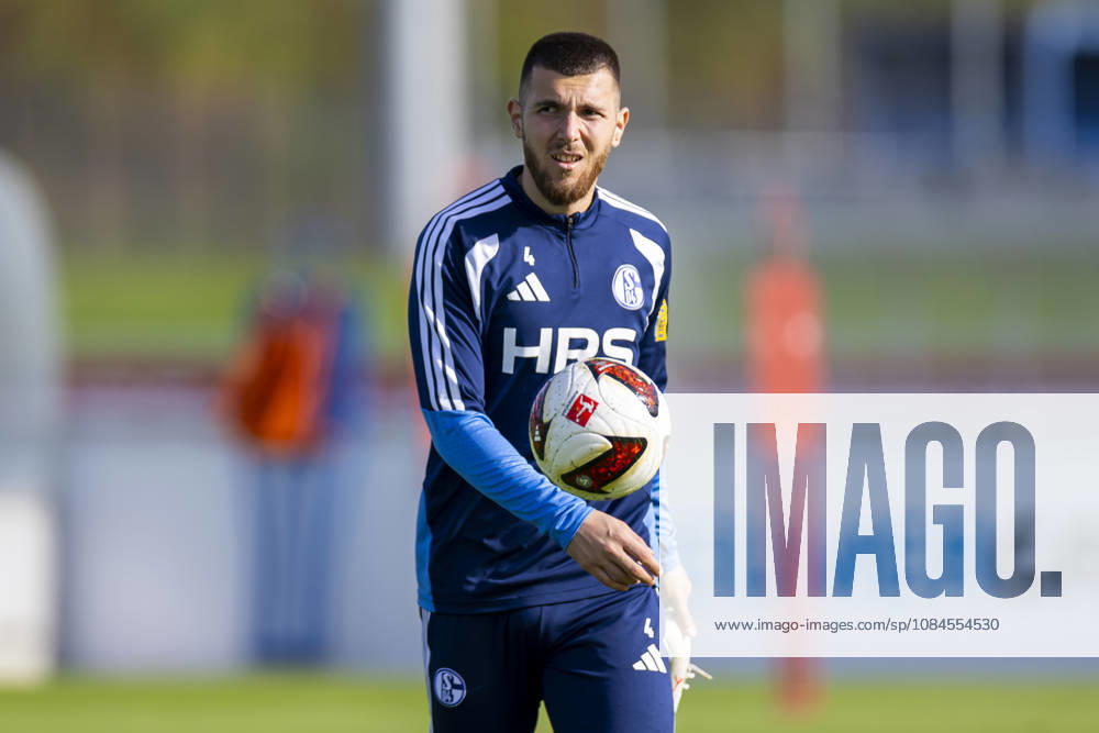 Fussball, Training des FC Schalke 04. Hasan Kurucay (FC Schalke 04). Gelsenkirchen Trainingsgelände FC Schalke 04 NRW Deutschland xRHR-FOTO YYx