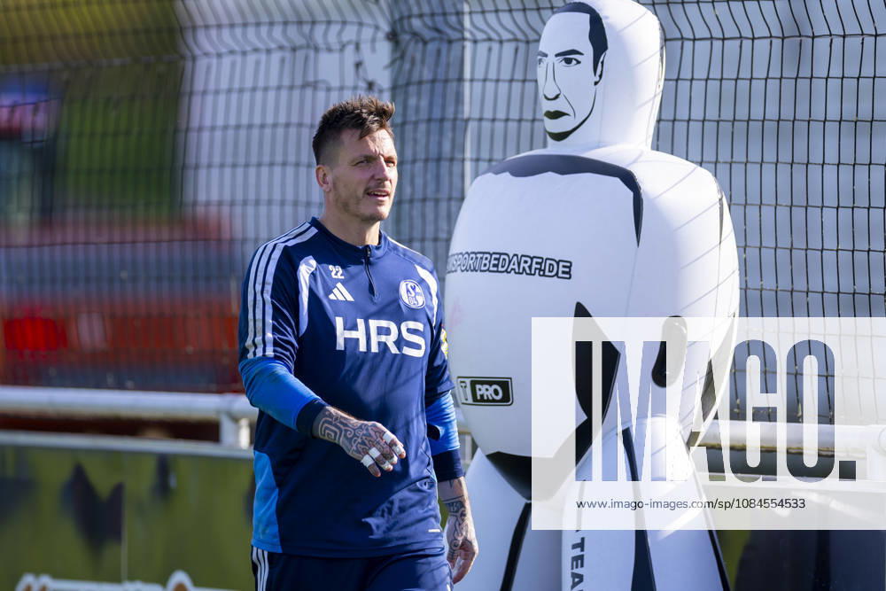 Fussball, Training des FC Schalke 04. Torwart Kevin Müller (FC Schalke 04). Gelsenkirchen Trainingsgelände FC Schalke 04 NRW Deutschland xRHR-FOTO YYx