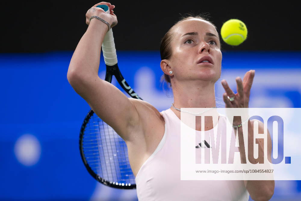 (261015) -- WUHAN, Oct. 15, 2026 -- Elina Svitolina warms up before the women s sinlges round of 16 match between Guo Hanyu of China and Elina Svitolina of Ukraine at the 2026 Wuhan Open tennis tournament in Wuhan, capital of central China s Hubei Province, Oct. 15, 2026. ) (SP)CHINA-WUHAN-TENNIS-WUHAN OPEN-WOMEN S SINGLES(CN) XiaoxYijiu