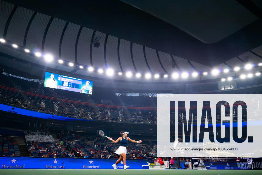 (261015) -- WUHAN, Oct. 15, 2026 -- Guo Hanyu returns a shot during the women s sinlges round of 16 match between Guo Hanyu of China and Elina Svitolina of Ukraine at the 2026 Wuhan Open tennis tournament in Wuhan, capital of central China s Hubei Province, Oct. 15, 2026. ) (SP)CHINA-WUHAN-TENNIS-WUHAN OPEN-WOMEN S SINGLES(CN) XiaoxYijiu