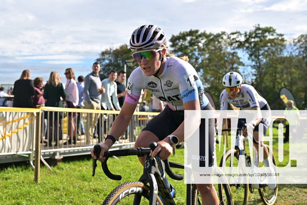 Belgium s Alicia Franck pictured in action during the women elite race of the Kermiscross cyclocross cycling event, on Thursday 15 October 2026, in Ardooie. DAVIDxPINTENS x189890005x