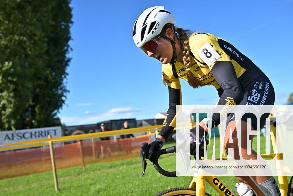 Italy s Lucia Bramati pictured in action during the women elite race of the Kermiscross cyclocross cycling event, on Thursday 15 October 2026, in Ardooie. DAVIDxPINTENS x189890332x