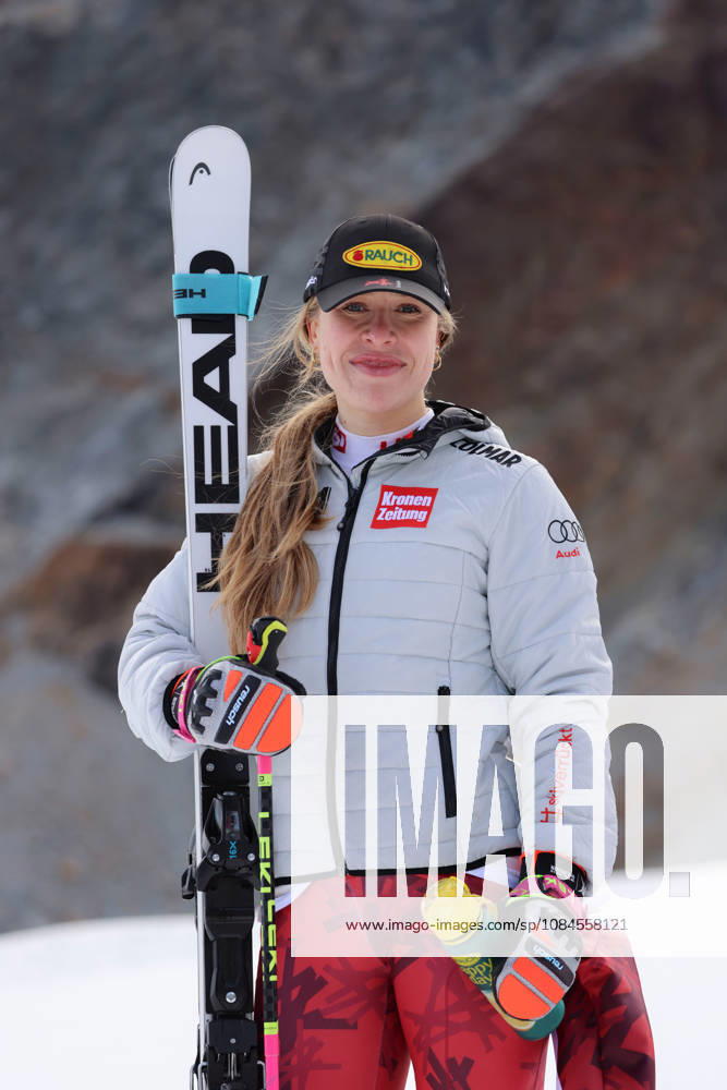 ALPINE SKIING - Ski Austria, training SOELDEN,AUSTRIA,15.OCT.26 - ALPINE SKIING - Ski Austria, giant slalom, training and qualification. Image shows Victoria Olivier (AUT). GEPAxpictures xMathiasxMandl