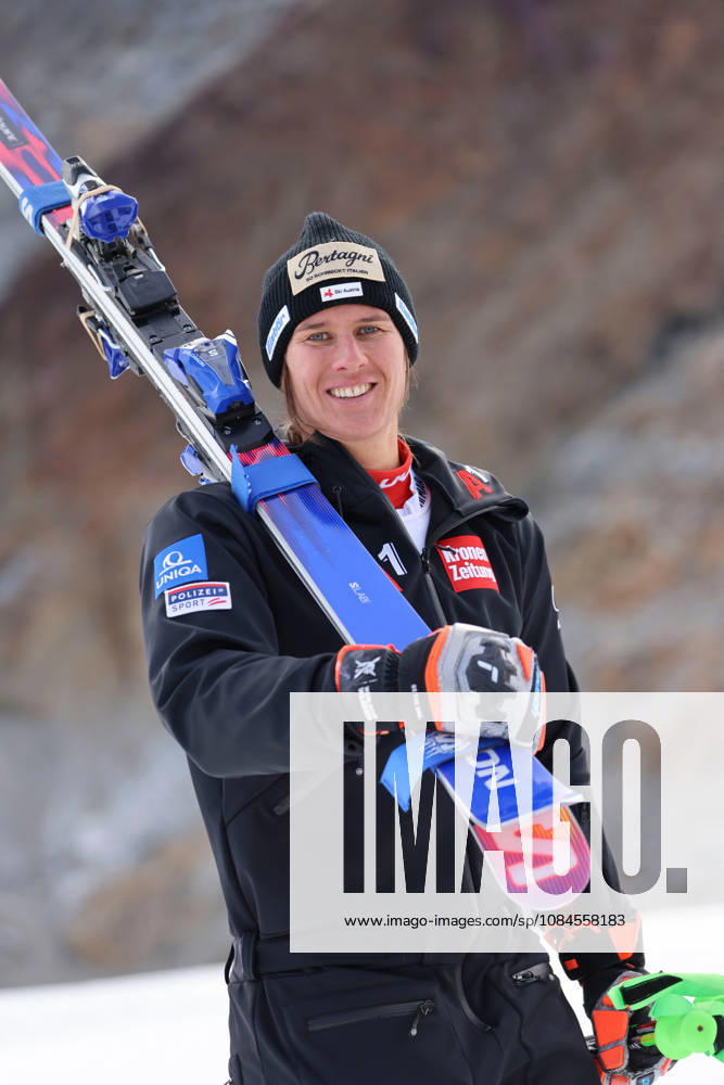 ALPINE SKIING - Ski Austria, training SOELDEN,AUSTRIA,15.OCT.26 - ALPINE SKIING - Ski Austria, giant slalom, training and qualification. Image shows Ricarda Haaser (AUT). GEPAxpictures xMathiasxMandl