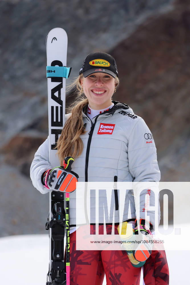 ALPINE SKIING - Ski Austria, training SOELDEN,AUSTRIA,15.OCT.26 - ALPINE SKIING - Ski Austria, giant slalom, training and qualification. Image shows Victoria Olivier (AUT). GEPAxpictures xMathiasxMandl