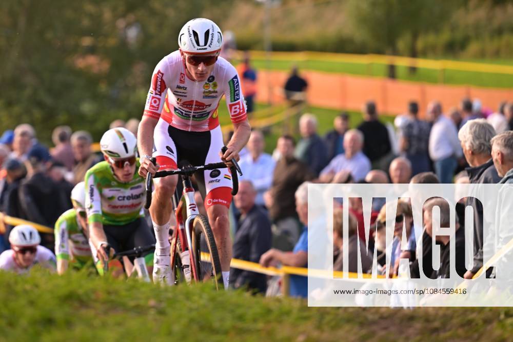 Belgium s Michael Vanthourenhout pictured in action during the men elite race of the Kermiscross cyclocross cycling event, on Thursday 15 October 2026, in Ardooie. DAVIDxPINTENS x189897648x
