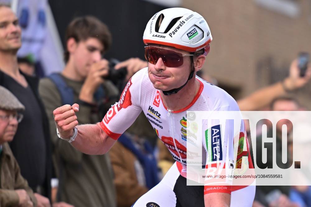 Belgium s Gerben Kuypers celebrates after winning the men elite race of the Kermiscross cyclocross cycling event, on Thursday 15 October 2026, in Ardooie. DAVIDxPINTENS x189899171x