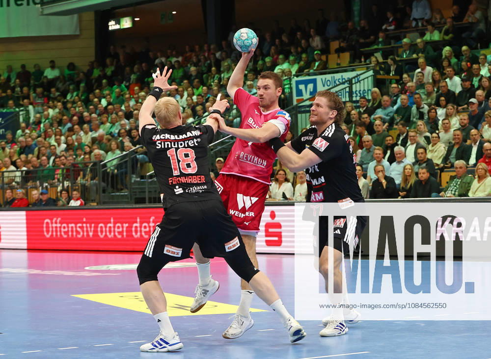 Handball Opel Handball Bundesliga, HSG Wetzlar - HC Erlangen v.l. Sebastian Firnhaber (HC Erlangen), Dominik Mappes (HSG Wetzlar), Maciej Gebala (HC Erlangen) Wetzlar Buderus-Arena Hessen Deutschland (DE)