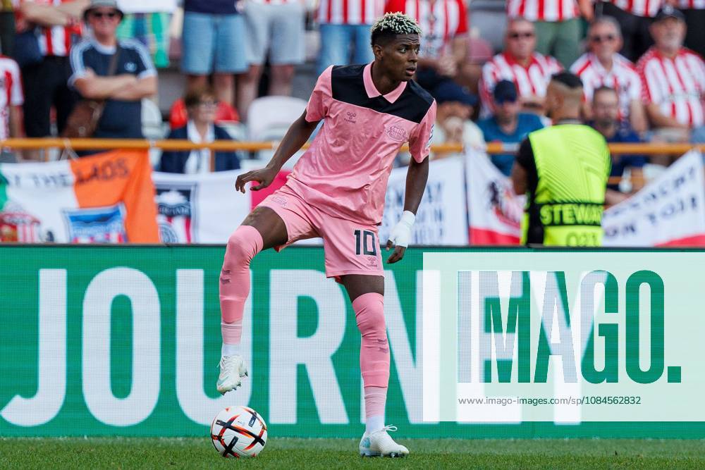 Nilson Angulo of Sunderland on the ball Torreense v Sunderland, UEFA Europa League, Football, Estadio Dr. Magalhaes Pessoa, Leiria, Portugal - 15 Oct 2026Leiria Estadio Dr. Magalhaes Pessoa Portugal