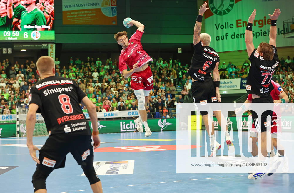 Handball Opel Handball Bundesliga, HSG Wetzlar - HC Erlangen v.l. Sander Överjordet (HC Erlangen), Niklas Theiß (HSG Wetzlar), Marek Nissen (HC Erlangen), Maciej Gebala (HC Erlangen), Wetzlar Buderus-Arena Hessen Deutschland (DE)
