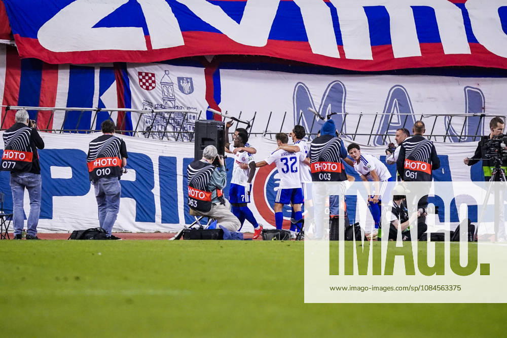 Fussball: Kroatien: UEFA Conference League 2026 2027 - 1. Runde, 15.10.2026 - HNK Hajduk Split vs. AFC Ajax Amsterdam - Stadion Poljud (Split, Kroatien); Hajduk bejubelt das Tor zum 1-0 durch Abdoulie Bamba Sanyang (Hajduk Split)
