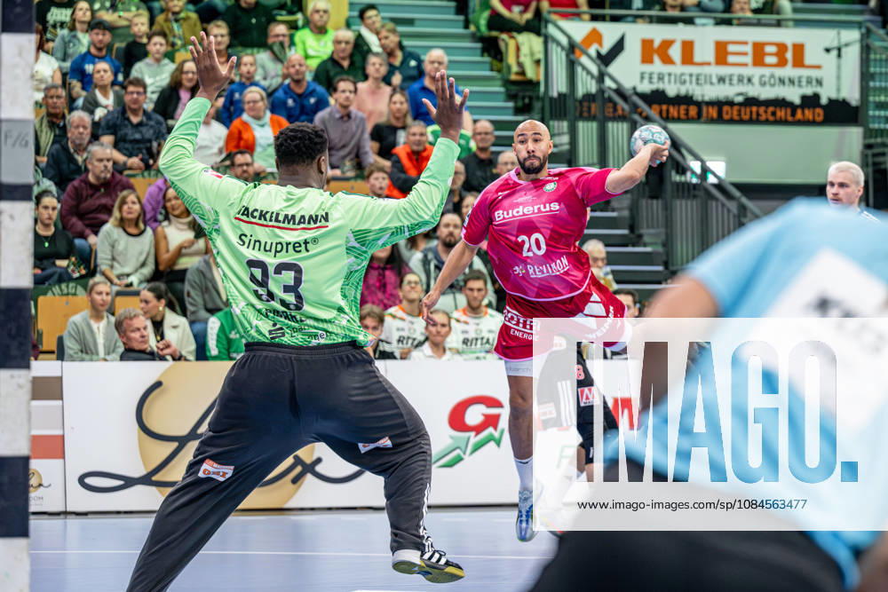 OPEL Handball Bundesliga; HSG Wetzlar - HC Erlangen, 15.10.26 Cyrill Akakpo (HSG Wetzlar, 20), Rubens Pierre (HC Erlangen, 93) OPEL Handball Bundesliga; HSG Wetzlar - HC Erlangen: Wetzlar, 15.10.26