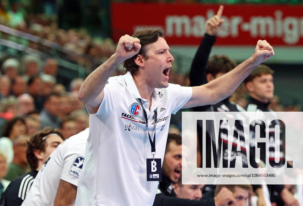 Handball Opel Handball Bundesliga, HSG Wetzlar - HC Erlangen Jubel bei Trainer Johannes Sellin (HC Erlangen) Wetzlar Buderus-Arena Hessen Deutschland (DE)