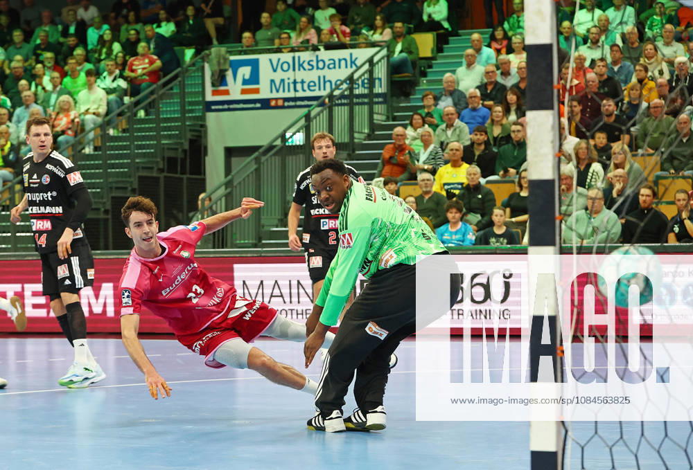 Handball Opel Handball Bundesliga, HSG Wetzlar - HC Erlangen v.l. Christoph Steinert (HC Erlangen), Marti Soler (HSG Wetzlar), Frieder Bandlow (HC Erlangen), Rubens Pierre (HC Erlangen) Wetzlar Buderus-Arena Hessen Deutschland (DE)