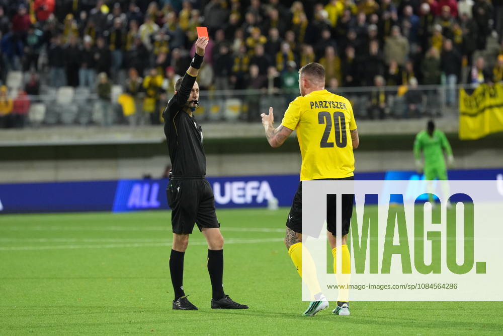 LKS 20261015 Referee Ishmael Barbara mistakenly gives red card to Piotr Parzyszek of KuPS during the football UEFA Conference League League Phase match between KuPS Kuopio and Trabzonspor in Tampere, Finland, on October 15, 2026. - MIKA KYLMÄNIEMI Tampere Finland bXScvVJheO0