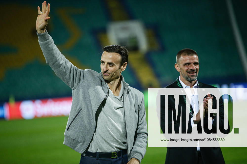 SOCCER - UEFA Conference League - CSKA vs. AS Monaco Photo by IPA ABACAPRESS.COM89724074 - Dimitar Berbatov, a former player for Monaco and CSKA, receives team jerseys before the UEFA Conference League match between PFC CSKA and AS Monaco at Vasil Levski National Stadium in Sofia, Bulgaria, on October 15, 2026 Sofia Bulgaria