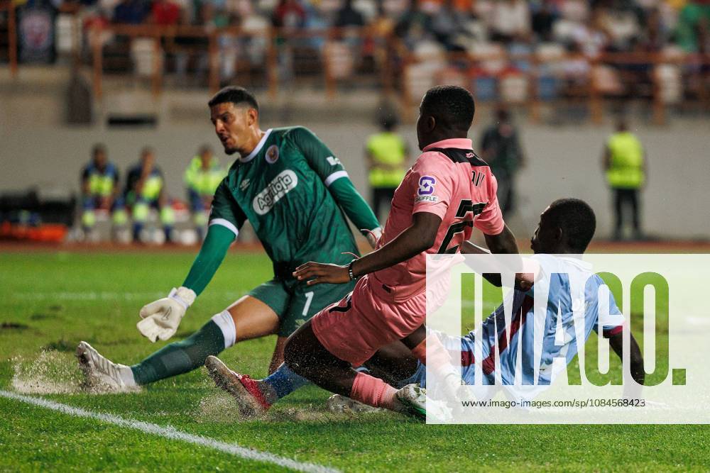 Noah Sadiki of Sunderland shoots at goal Torreense v Sunderland, UEFA Europa League, Football, Estadio Dr. Magalhaes Pessoa, Leiria, Portugal - 15 Oct 2026Leiria Estadio Dr. Magalhaes Pessoa Portugal
