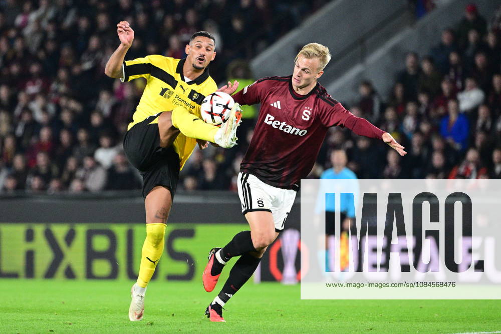 Football European League, 2nd round match Sparta Praha vs Lillestrom SK in Prague, Czech Republic, October 15, 2026. From left Jonatan Braut Brunes of Sparta and Linus Alperud of Lillestrom. (CTKxPhoto MichalxKamaryt) CTKPhotoP2026101508536 CTKPhotoP2026101508536