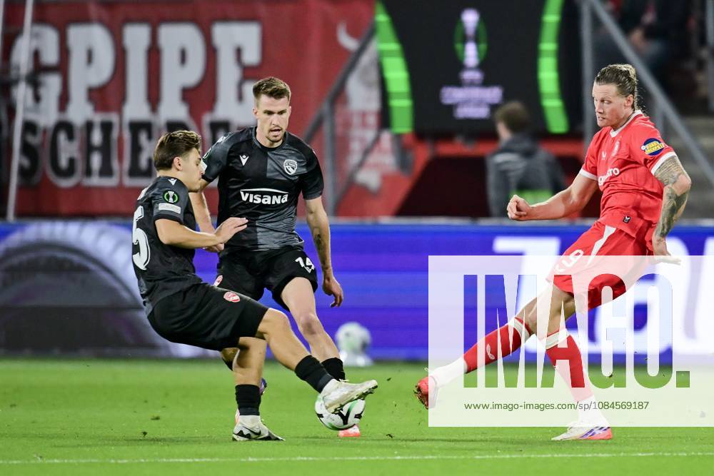 ENSCHEDE , 15Ã10-2026 , Stadium Grolsch Veste , season 2026 2027 , UEFA Conference League football , match between FC Twente and FC Thun , picture shows FC Twente player Wout Weghorst Twente - Thun x208453596x