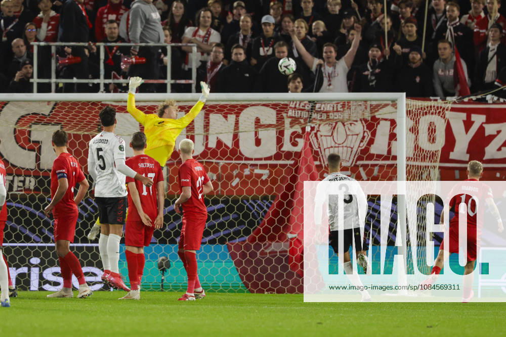 Soccer, Conference League 2026 Brann Lincoln Red Imps Bergen 20261015 Brann goalkeeper Simen Vidtun Nilsen during the Conference League soccer match between SK Brann and Lincoln Red Imps at Brann Stadium. Photo by Paul S. Amundsen, NTB, Bergen, Norway. RESTRICTED USE FOR BETTING COMPANIES
