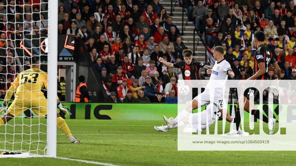 Bournemouth v SK Sturm Graz UEFA Europa League Ben Gannon-Doak of Bournemouth through on goal during the UEFA Europa League match at the Vitality Stadium, Bournemouth 15 10 2026 UK Newspapers OUT