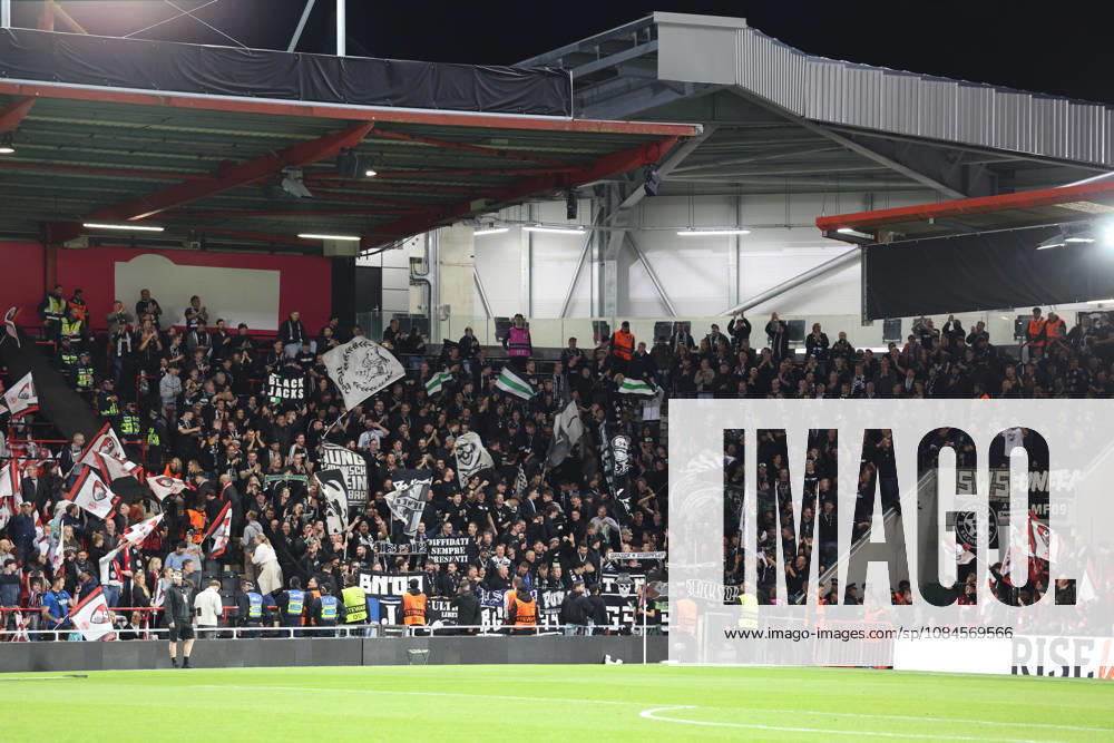 SOCCER - UEFA EL, Bournemouth vs Sturm BOURNEMOUTH,ENGLAND,15.OCT.26 - SOCCER - UEFA Europa League, AFC Bournemouth vs SK Sturm Graz. Image shows fans (Sturm). GEPAxpictures Bauer