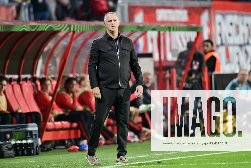 ENSCHEDE , 15Ã10-2026 , Stadium Grolsch Veste , season 2026 2027 , UEFA Conference League football , match between FC Twente and FC Thun , picture shows FC Twente trainer coach John van den Brom Twente - Thun x208453810x