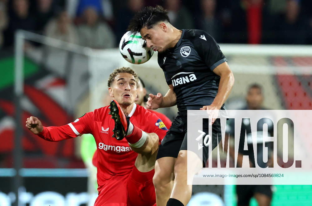 ENSCHEDE - FC Twente defender Aske Adelgaard with FC Thun midfielder Nils Reichmuth during the UEFA Conference League match between FC Twente and FC Thun at Grolsch Veste on 15 October 2026 in Enschede, the Netherlands. PETER LOUS EYE4IMAGES DeFodi Images -