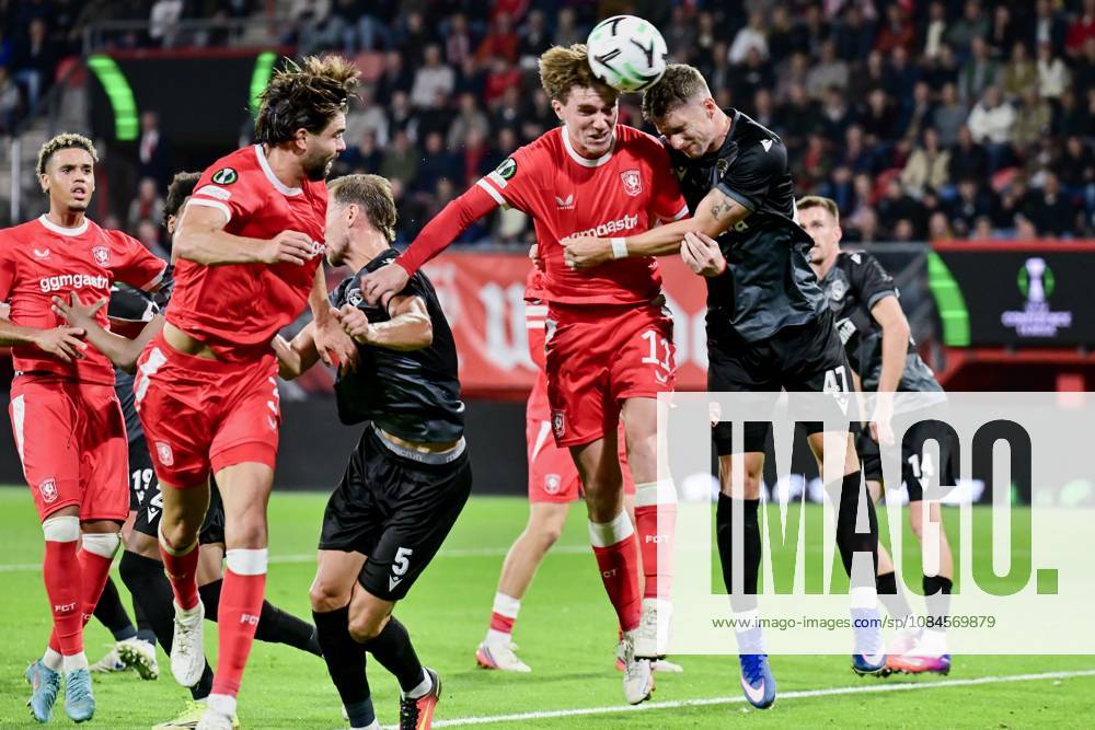 ENSCHEDE , 15Ã10-2026 , Stadium Grolsch Veste , season 2026 2027 , UEFA Conference League football , match between FC Twente and FC Thun , picture shows FC Twente player Daan Rots vs FC Thun player Fabio Fehr Twente - Thun x208454012x