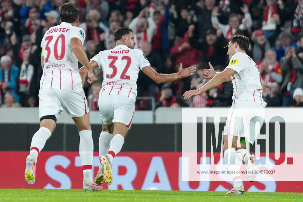 Vincenzo Grifo (SC Freiburg, 32) Torjubel, Emotionen, Torschuss, Abschluss, Torerfolg, Tor, Treffer , Deutschland, Fussball, UEFA Conference League, 1. Spieltag, Ligaphase , 2026 2027, SC Freiburg vs. FK Jablonec, 15.10.2026, Europa-Park Stadion, Freiburg Freiburg Europa-Park Stadion Baden-Württemberg Deutschland