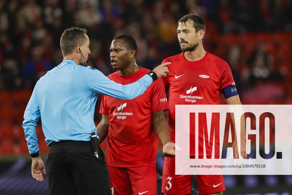 Soccer, Conference League 2026 Brann vs. Lincoln Red Imps, Bergen, October 15, 2026. Referee Dalibor Äaerný shows a red card to Brann’s Neraysho Kasanwirjo during the Conference League soccer match between SK Brann and Lincoln Red Imps at Brann Stadium. Photo by Paul S. Amundsen NTB Bergen, Norway RESTRICTED USE FOR BETTING COMPANIES