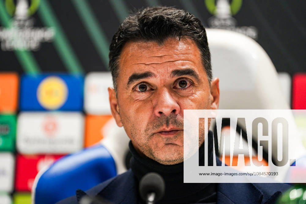 Fussball: Kroatien: UEFA Conference League 2026 2027 - 1. Runde, 15.10.2026 - HNK Hajduk Split vs. AFC Ajax Amsterdam - Stadion Poljud (Split, Kroatien); Pressekonferenz mit Michel (Miguel Angel Sanchez Munoz) (Michel) (AFC Ajax)