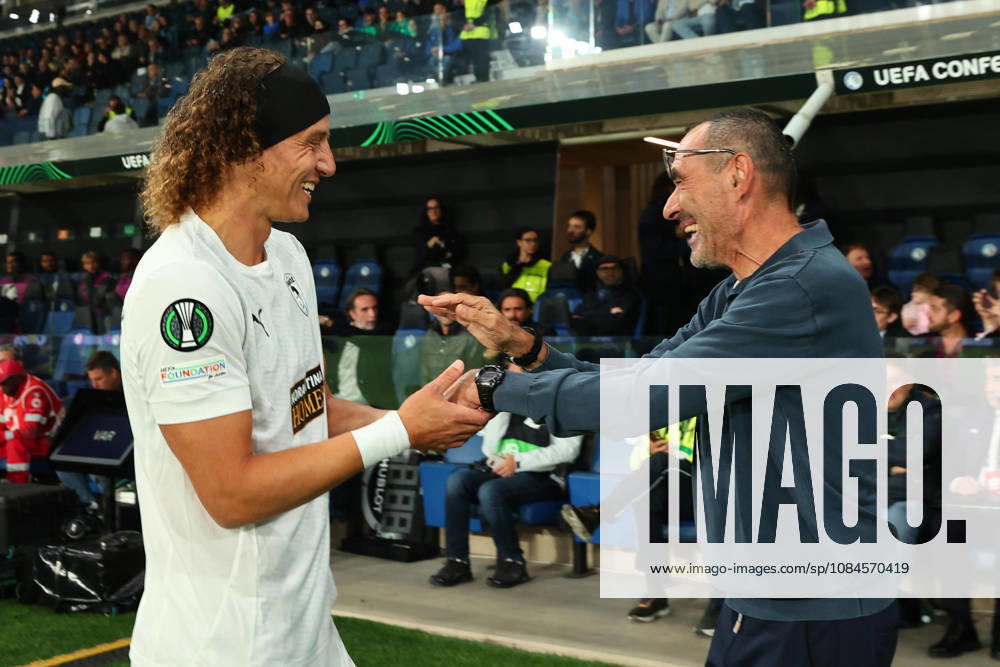 Bergamo, Lombardia: Pafos s David Luiz and Atalanta s coach Maurizio Sarri during the UEFA Conference League soccer match between Atalanta BC and Pafos FC at the Bergamo Stadium in Bergamo, Italy, 15 October 2026. ANSA MICHELE MARAVIGLIA. Soccer: Conference League; Atalanta-Pafos - ZUMAa110 20261015_zaf_a110_061