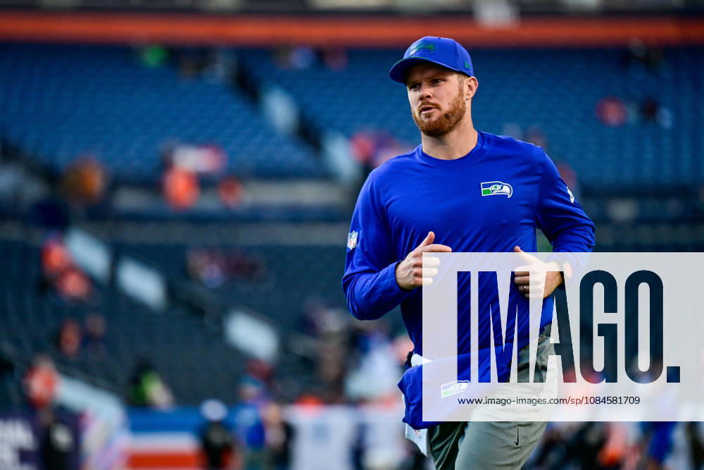 DENVER, CO - OCTOBER 15: Seattle Seahawks quarterback Sam Darnold (14) warms up before a game against the Denver Broncos at Empower Field at Mile High on October 15, 2026 in Denver, Colorado. (Photo by Dustin Bradford Icon Sportswire) NFL, American Football Herren, USA OCT 15 Seahawks at Broncos Icon132261015002