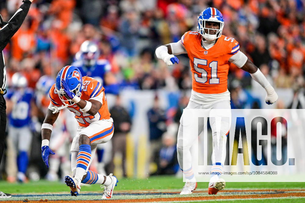 DENVER, CO - OCTOBER 15: Denver Broncos cornerback Ja quan McMillian (29) and linebacker Que Robinson (51) celebrate after a sack in the first quarter during a game between the Seattle Seahawks and the Denver Broncos at Empower Field at Mile High on October 15, 2026 in Denver, Colorado. (Photo by Dustin Bradford Icon Sportswire) NFL, American Football Herren, USA OCT 15 Seahawks at Broncos Icon132261015007