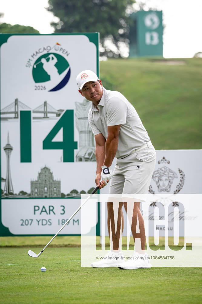 WU, Ashun from China. Round 2 in the Macao Open Golf at Macau Golf & Country Club. Coloane China - ZUMAr144 20261016_zap_r144_049