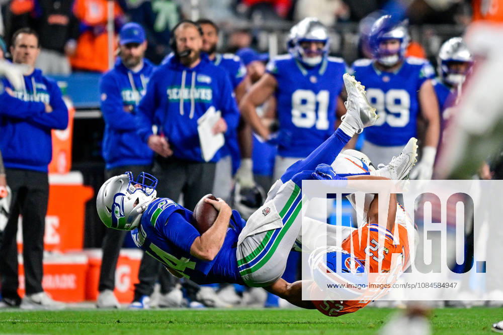 DENVER, CO - OCTOBER 15: Seattle Seahawks quarterback Sam Darnold (14) is sacked by Denver Broncos linebacker Jonah Elliss (52) during a game between the Seattle Seahawks and the Denver Broncos at Empower Field at Mile High on October 15, 2026 in Denver, Colorado. (Photo by Dustin Bradford Icon Sportswire) NFL, American Football Herren, USA OCT 15 Seahawks at Broncos Icon132261015027