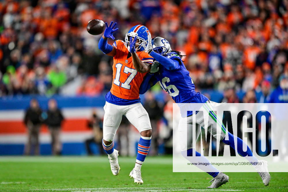 DENVER, CO - OCTOBER 15: Denver Broncos wide receiver Jaylen Waddle (17) catches a pass under coverage by Seattle Seahawks cornerback Trevon Diggs (16) during a game between the Seattle Seahawks and the Denver Broncos at Empower Field at Mile High on October 15, 2026 in Denver, Colorado. (Photo by Dustin Bradford Icon Sportswire) NFL, American Football Herren, USA OCT 15 Seahawks at Broncos Icon132261015030