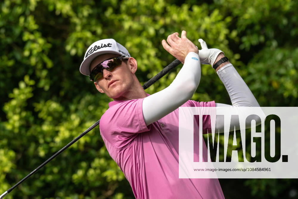 Charles PORTER from the USA drops his club annoyed by his shot.Round 2 in the Macao Open Golf at Macau Golf & Country Club. Macau Open Golf Round 2 - ZUMAr144 20261016_zap_r144_075