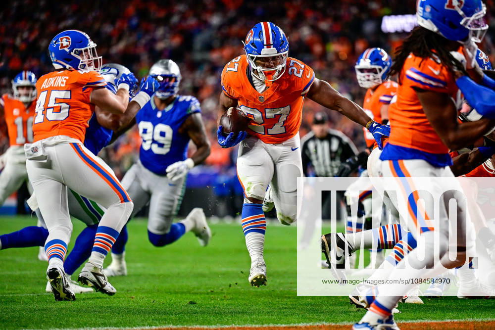 DENVER, CO - OCTOBER 15: Denver Broncos running back J.K. Dobbins (27) scores a second quarter touchdown on a carry during a game between the Seattle Seahawks and the Denver Broncos at Empower Field at Mile High on October 15, 2026 in Denver, Colorado. (Photo by Dustin Bradford Icon Sportswire) NFL, American Football Herren, USA OCT 15 Seahawks at Broncos Icon132261015034