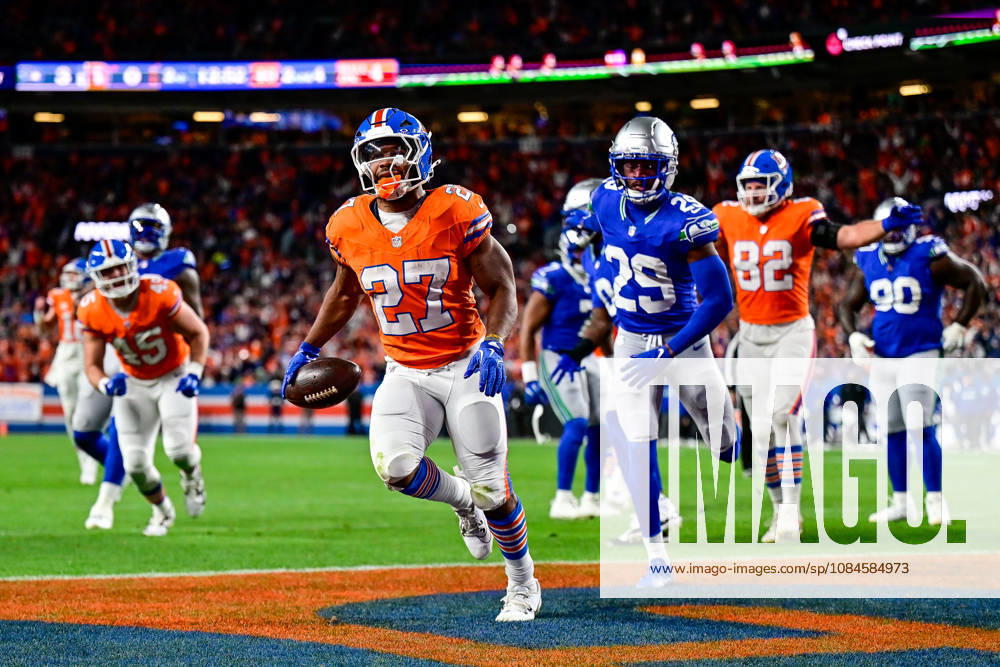 DENVER, CO - OCTOBER 15: Denver Broncos running back J.K. Dobbins (27) celebrates after scoring a second quarter touchdown on a carry during a game between the Seattle Seahawks and the Denver Broncos at Empower Field at Mile High on October 15, 2026 in Denver, Colorado. (Photo by Dustin Bradford Icon Sportswire) NFL, American Football Herren, USA OCT 15 Seahawks at Broncos Icon132261015037