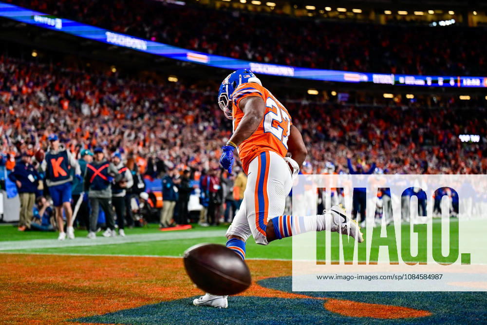 DENVER, CO - OCTOBER 15: Denver Broncos running back J.K. Dobbins (27) celebrates after scoring a second quarter touchdown on a carry during a game between the Seattle Seahawks and the Denver Broncos at Empower Field at Mile High on October 15, 2026 in Denver, Colorado. (Photo by Dustin Bradford Icon Sportswire) NFL, American Football Herren, USA OCT 15 Seahawks at Broncos Icon132261015039