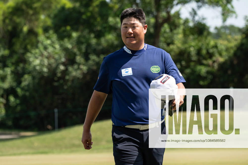 Sungjae IM from Korea is happy after his round of -7 par bringing him into the lead with -13par. Round 2 in the Macao Open Golf at Macau Golf & Country Club. Coloane China - ZUMAr144 20261016_zap_r144_089